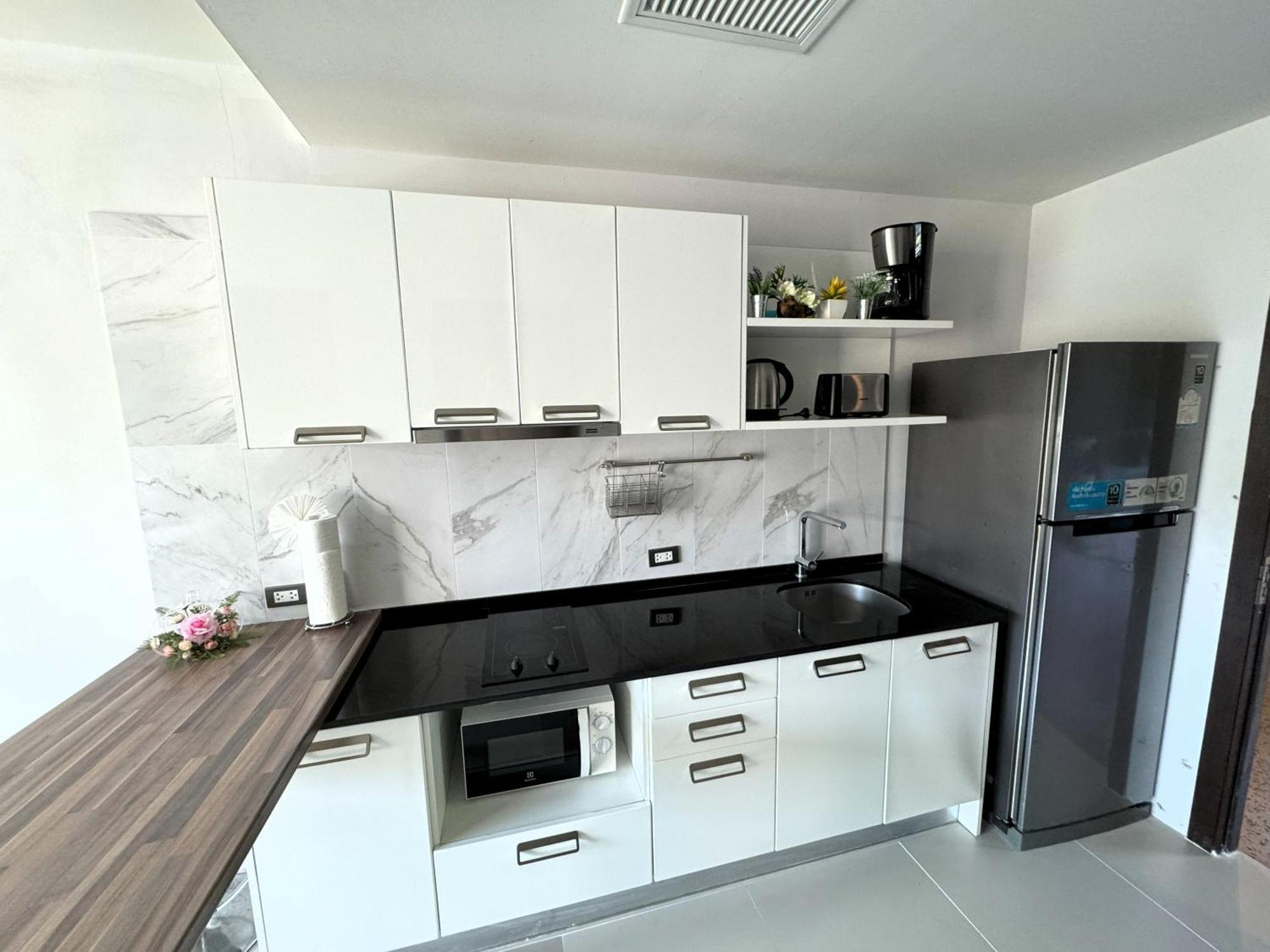 Private Apartment At Emerald Terrace Patong Exterior foto