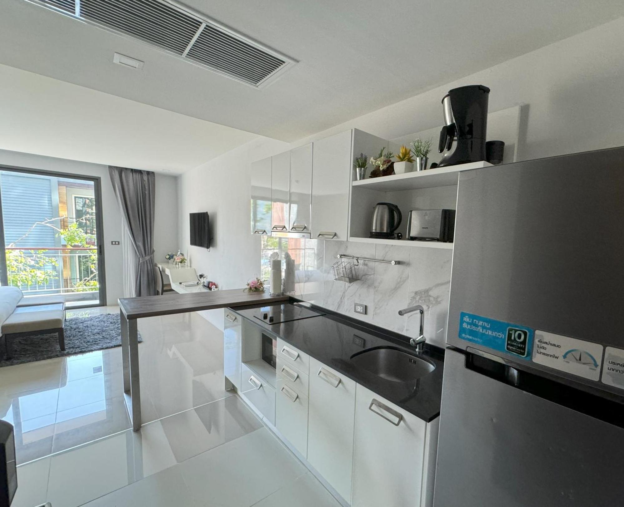 Private Apartment At Emerald Terrace Patong Exterior foto