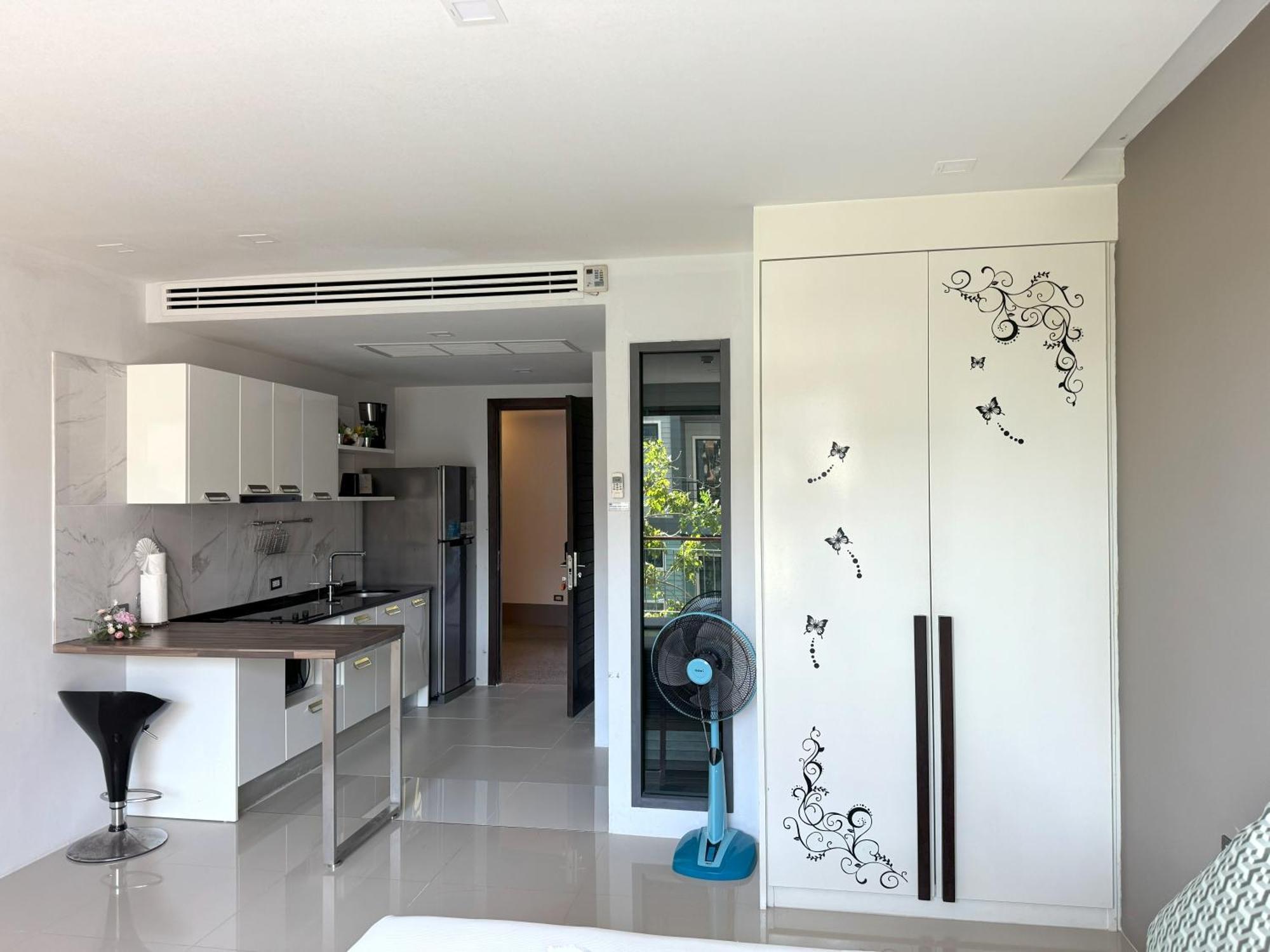 Private Apartment At Emerald Terrace Patong Exterior foto