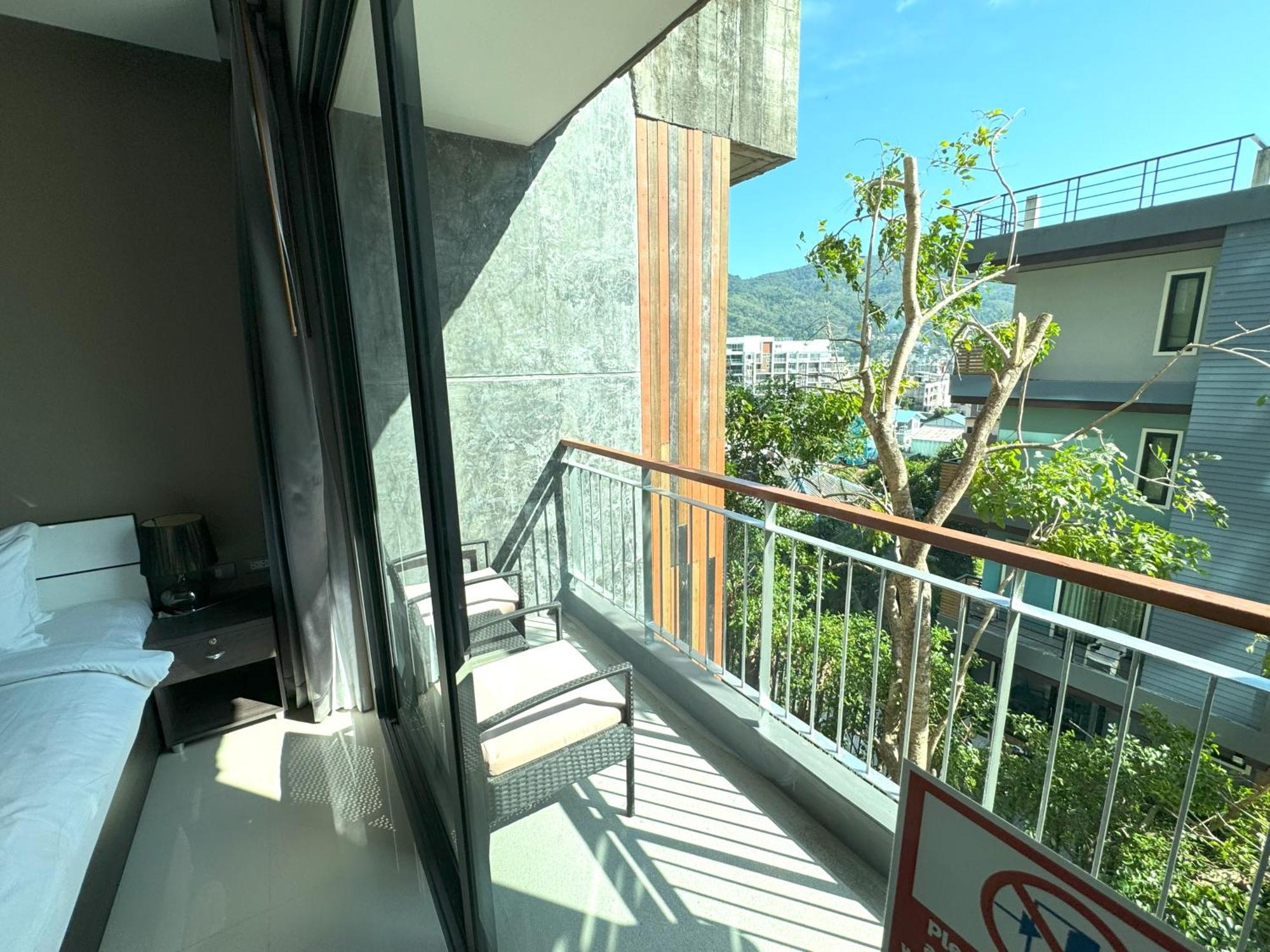 Private Apartment At Emerald Terrace Patong Exterior foto