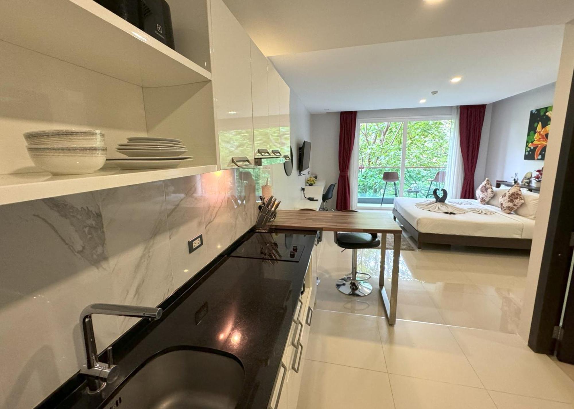 Private Apartment At Emerald Terrace Patong Exterior foto