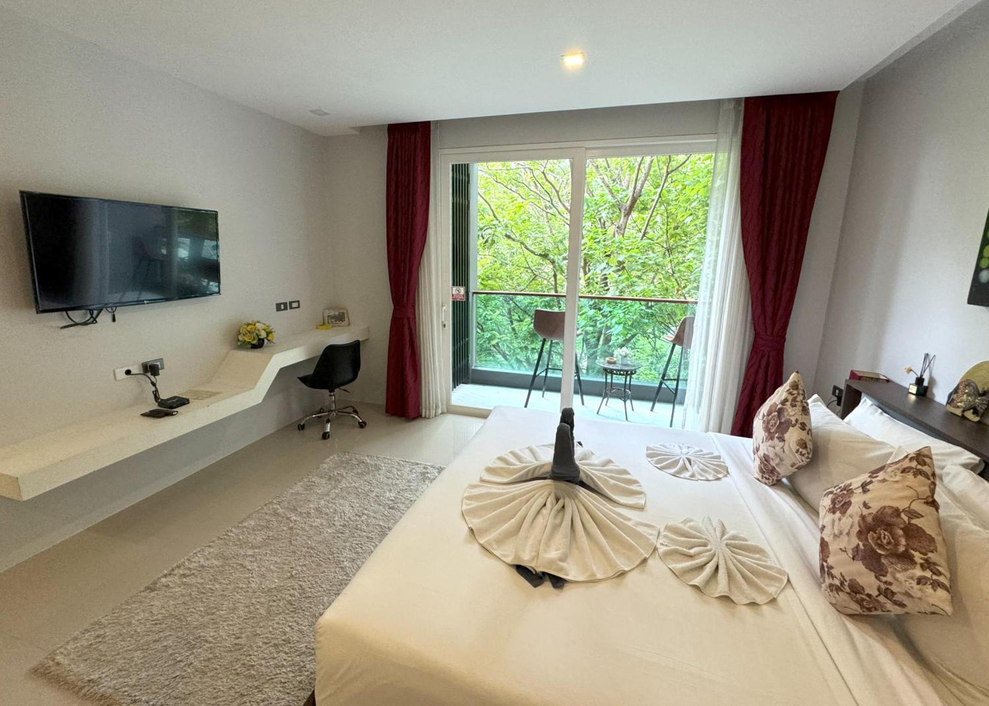 Private Apartment At Emerald Terrace Patong Exterior foto