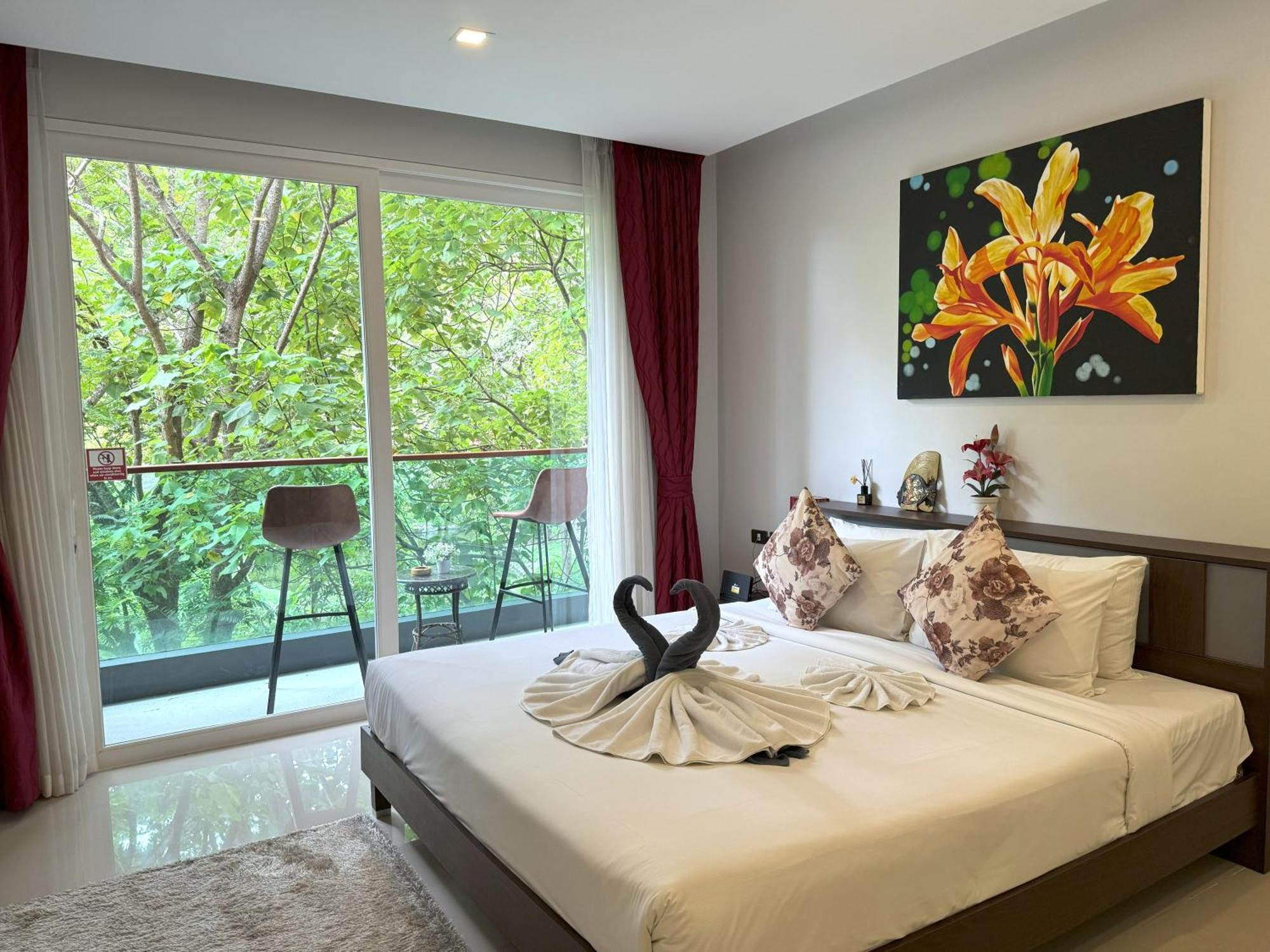 Private Apartment At Emerald Terrace Patong Exterior foto