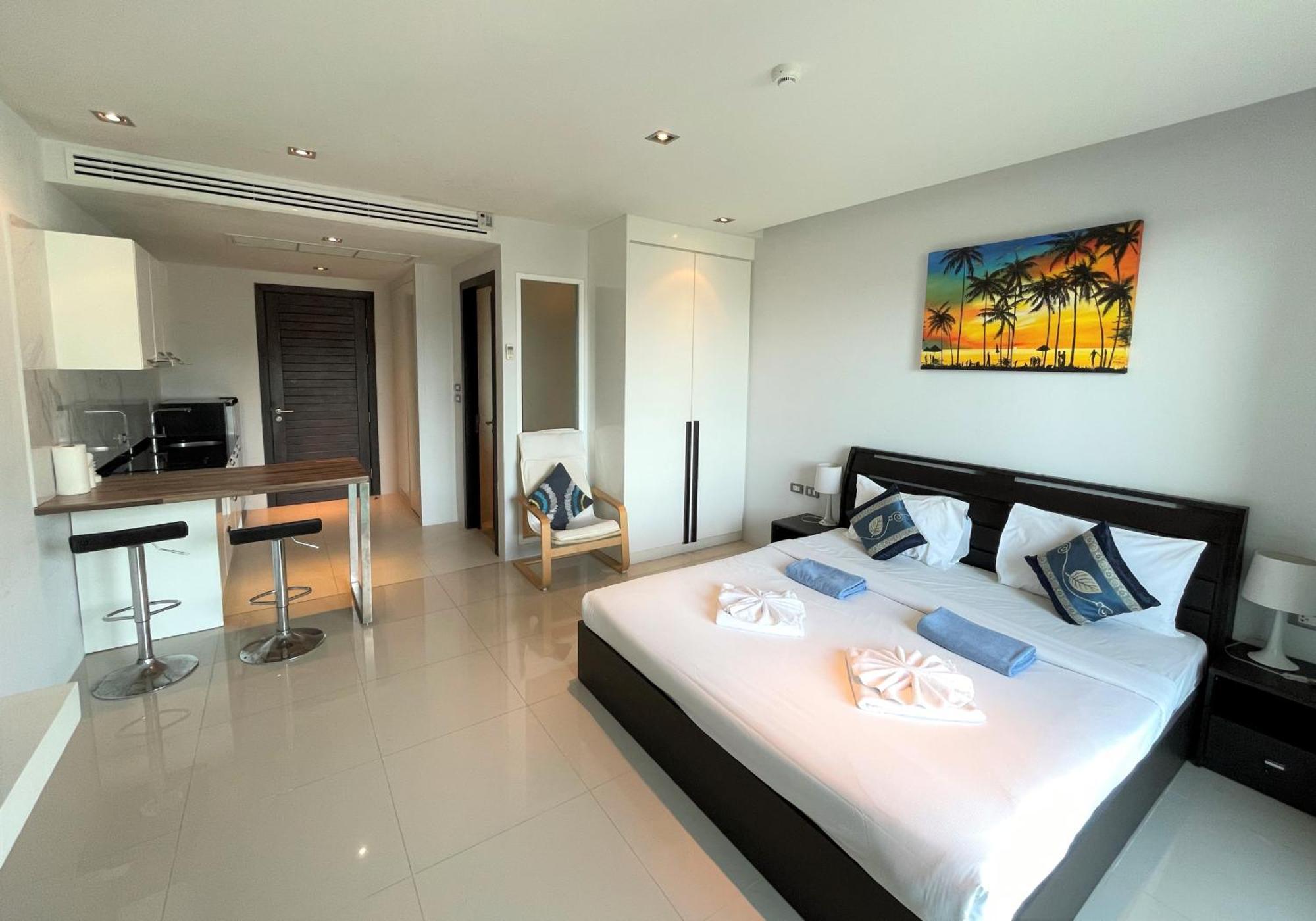 Private Apartment At Emerald Terrace Patong Exterior foto