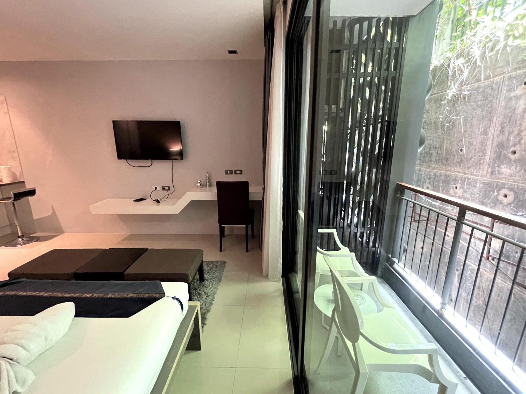 Private Apartment At Emerald Terrace Patong Exterior foto